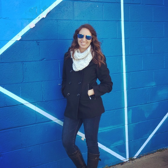 Meet your Posher, Whitney! - Picture 6 of 8